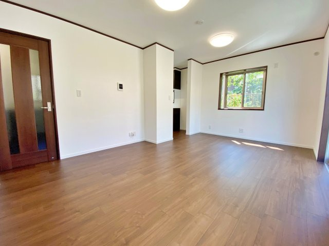 綾瀬市綾西四丁目戸建の居間・リビング