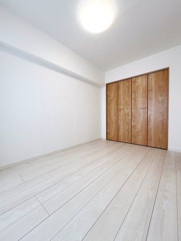 海老名スカイハイツの洋室