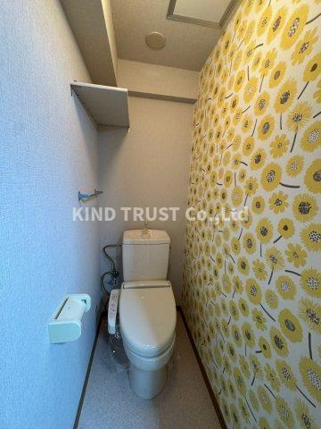 メゾン扇町のトイレ|落ち着いた色調のトイレです