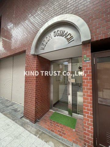 メゾン扇町のエントランス|建物の内部です