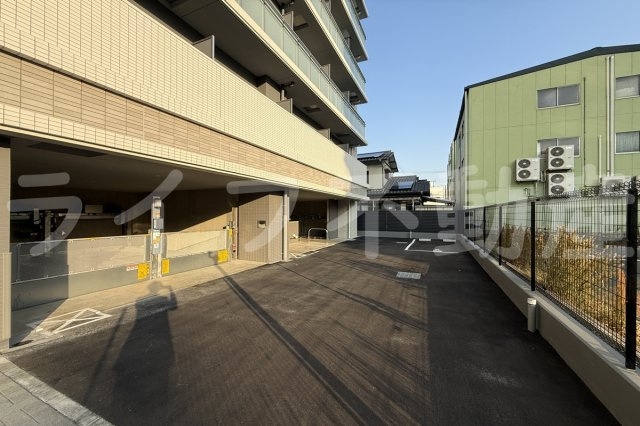 ファーストフィオーレ長田グランディールの駐車場|駐車場完備です