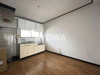 【居間・リビング】 | 染谷マンション | 掲載の写真は退去前の写真となります。