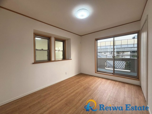中古戸建　茅ヶ崎市西久保の寝室|2面採光で圧迫感がなく風通しの良い洋室！