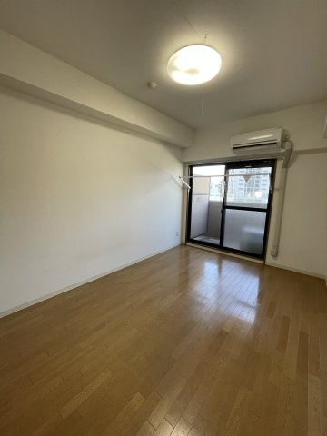 新梅田プライムの居間・リビング|こちらの居間で趣味の時間をお楽しみください