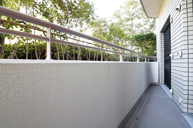 「神戸市東灘区マンション」グラン・フェルティ本山のバルコニー|開放的で明るい空間を演出してくれるバルコニーです