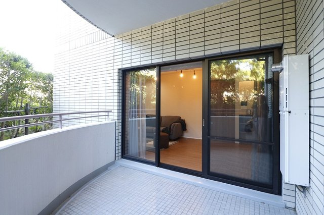 「神戸市東灘区マンション」グラン・フェルティ本山のバルコニー|落ち着いた時間を過ごせるバルコニーです