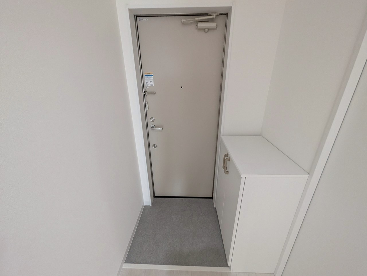 ART　HILL　TOYONAKA　OKAMACHIの玄関