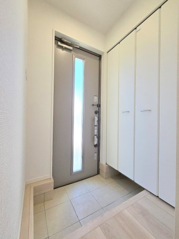 西多摩郡瑞穂町長岡4丁目　全1棟の玄関