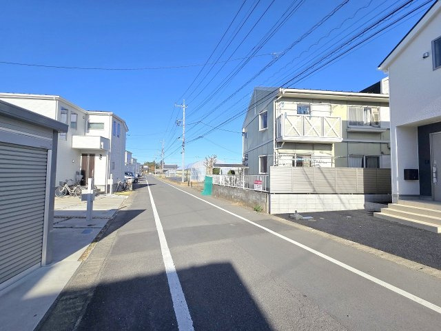 西多摩郡瑞穂町長岡4丁目　全1棟の前面道路含む現地写真