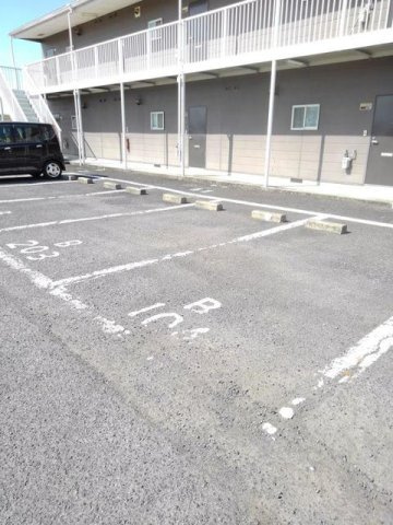 ニューシティ三条Ｂの駐車場|駐車場です