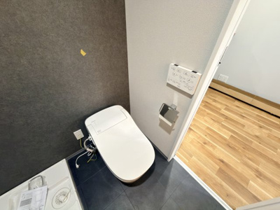 【トイレ】 | T-azul岸根公園 | 温水洗浄便座※工事中写真（2025年12月1日撮影）