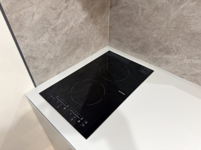 【キッチン】 | T-azul岸根公園 | IHコンロ２口付※工事中写真（2025年12月1日撮影）