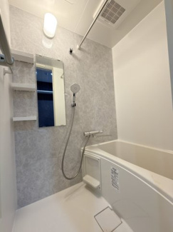 【浴室】 | T-azul岸根公園 | 浴室乾燥機付のバス※工事中写真（2025年12月1日撮影）