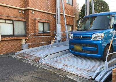 【駐車場】 | ボヌールガーデン相模大野 | 車一台あたりに必要なスペースは、標準サイズの普通自動車で横幅2m50cm、長さ5mは必要になります。ただし、乗降のことも考慮して横幅3m30cm、長さ5m50cmほどは確保できるところを選びましょう。