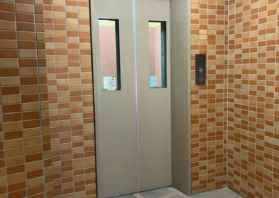 【設備】 | ボヌールガーデン相模大野 | 共有部分は、住民なら誰もが使える設備のこと。例えば駐車場やエレベーター、インターネット設備、セキュリティ設備などがあります。他にも、マンションの廊下・外部階段やエントランス・ゴミ置き場などがあります。