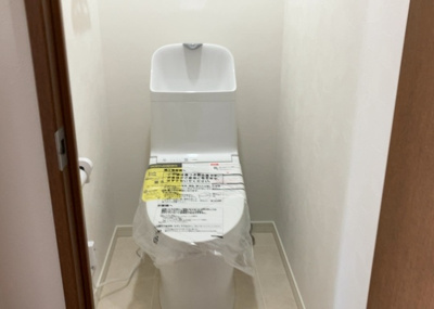 【トイレ】 | ボヌールガーデン相模大野 | トイレは大きさや形、機能、抗菌性などが異なる多種多彩なタイプが各メーカーから出ています。それぞれに良さがあるため、事前にどういったタイプのトイレがいいのかをご家庭内で決めて、内見に行くといいでしょう。