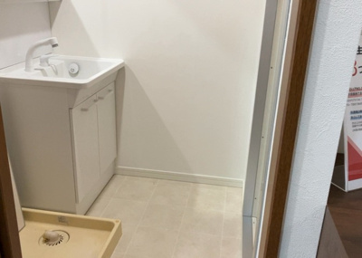 【脱衣所】 | ボヌールガーデン相模大野 | 洗面脱衣所は「体を綺麗に整える場所」という目的と役割を持っています。そして便利で使い勝手のいい「体を綺麗に整える場所」にするためには、配置や動線、照明や収納計画をしっかりと検討しておく必要があります。