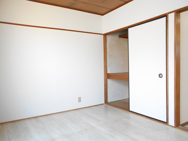 リバーハイツの洋室