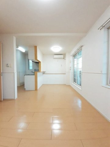 エクセラン長嶺Ａの居間・リビング|ゆったり過ごせる居間です