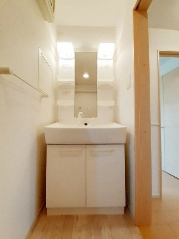 エクセラン長嶺Ａの洗面所|スペースが確保できる洗面所です