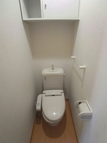 メゾン・ジェルメⅢのトイレ|ゆったりとした空間のトイレです