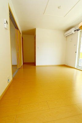 カーサ壱番館の居間・リビング|使いやすい居間です