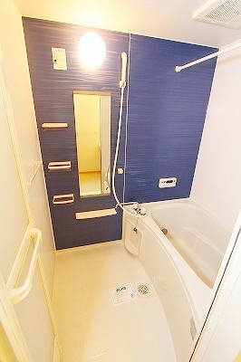 カーサ壱番館の浴室|コンパクトで使いやすいお風呂です