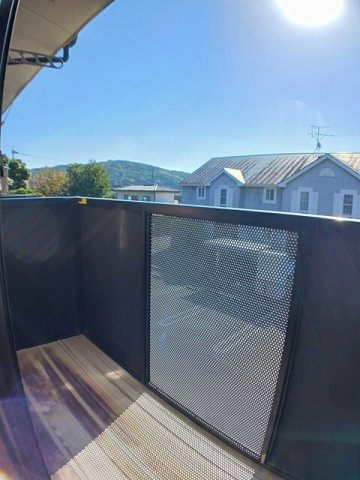 エレガンテのバルコニー|外からの目が気にならないバルコニーで洗濯物が干せます