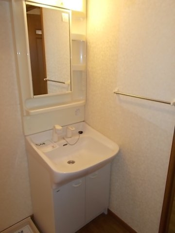 ボヌールⅡの洗面所|脱衣スペースもあります