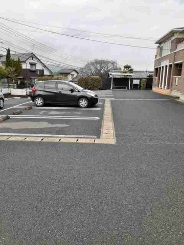 サンシャイン　ラッキ－Ⅰの駐車場|駐車場があるので、車を買う予定の方も安心です