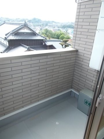 サーンク　アルブルのバルコニー|暖かな日差しのふりそそぐバルコニー