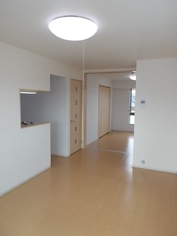 サーンク　アルブルの居間・リビング|こちらのリビングで趣味の時間をお楽しみください