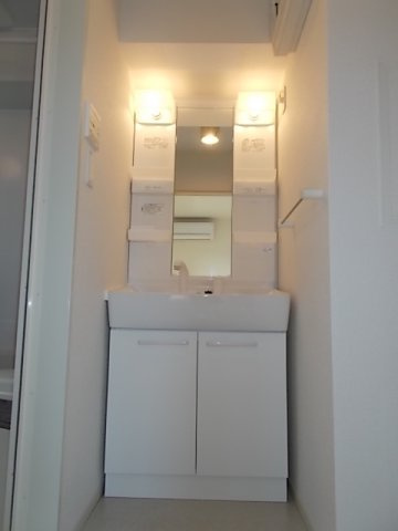 サーンク　アルブルの洗面所|脱衣スペースもあります