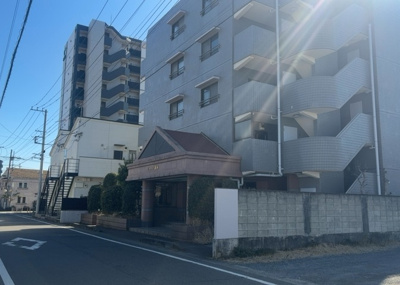 【外観】 | シャローム橋本 | マンションの外観は非常に重要なポイントです！外観の善し悪しは資産価値に大きな影響を与えます。外観のいいマンションを購入することで、高値で売却がしやすく、買い手が見つかりやすいというメリットがあります。