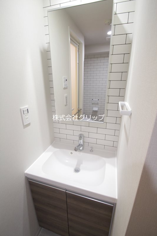 Le'a MARKS横濱参番館の独立洗面台