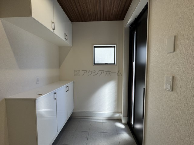 東村山市久米川町3丁目・全9棟　新築一戸建　2号棟　の玄関