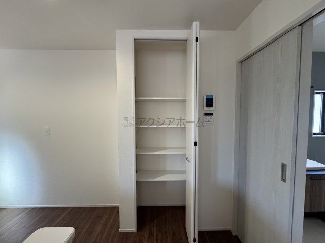東村山市久米川町3丁目・全9棟　新築一戸建　2号棟　の収納|キッチン背面のパントリー