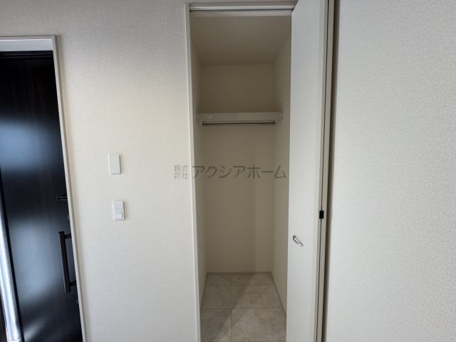 東村山市久米川町3丁目・全9棟　新築一戸建　2号棟　の収納|玄関横のクローゼット