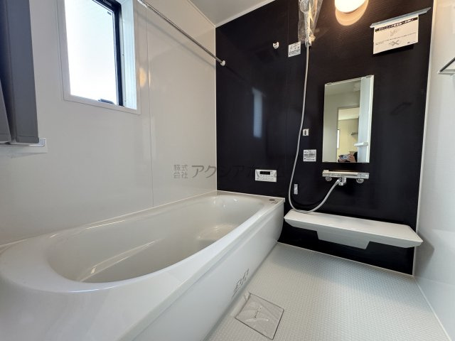 東村山市久米川町3丁目・全9棟　新築一戸建　2号棟　の浴室|1坪タイプのユニットバス。浴室換気乾燥暖房機付きです。