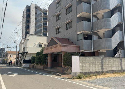 【外観】 | シャローム橋本 | マンションの外観は非常に重要なポイントです！外観の善し悪しは資産価値に大きな影響を与えます。外観のいいマンションを購入することで、高値で売却がしやすく、買い手が見つかりやすいというメリットがあります。