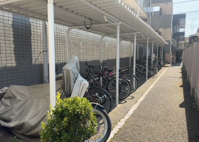 【駐輪場】 | シャローム橋本 | マンションの駐輪場は、事前に空きがあるか確認を取ると安心です。せっかく入居したのに駐輪スペースがない！なんてことになったら大変ですよね。そこで、内見時や購入前にはまず事前に確認しておくと良いでしょう。