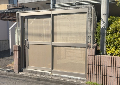 【設備】 | シャローム橋本 | 共有部分は、住民なら誰もが使える設備のこと。例えば駐車場やエレベーター、インターネット設備、セキュリティ設備などがあります。他にも、マンションの廊下・外部階段やエントランス・ゴミ置き場などがあります。