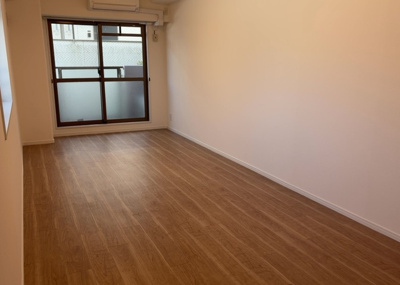 【ダイニング】 | シャローム橋本 | ダイニングは、食事や家族の団らんスペースとしてだけではなく、ほかの用途としても使用することができます。ダイニングテーブルを置き、食事のためのスペースを作ることでリビングとの差別化を図ることができます。