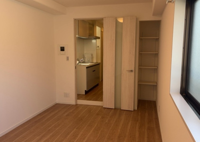 【キッチン】 | シャローム橋本 | L型アイランドタイプは、キッチンからダイニングにもリビングにも目が行き届くので、とても使いやすい配置です。L字型独立タイプは、キッチンを独立させてるためLDKというよりもLDといった様なイメージです。