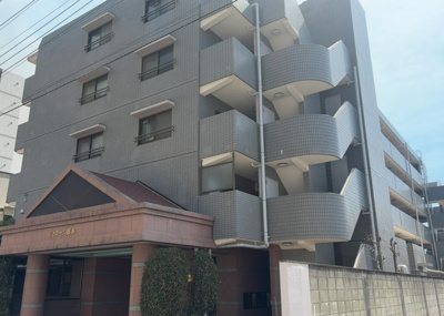 【外観】 | シャローム橋本 | ＲＣ造、Reinforced Concreteは直訳すると補強されたコンクリートです。主に柱や梁・床・壁が鉄筋とコンクリートで構成おり、鉄筋を組んだ型枠にコンクリートを流し込んで固めたものを指します。