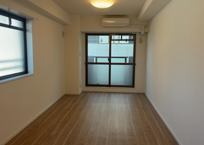 【居間・リビング】 | シャローム橋本 | リビングの間取りの種類は大きくわけてリビングとダイニングが別になっているタイプ、リビングダイニング一体型です。どちらも一長一短ですので、家を選ぶ時はその両面をチェックして決めるようにしましょう。