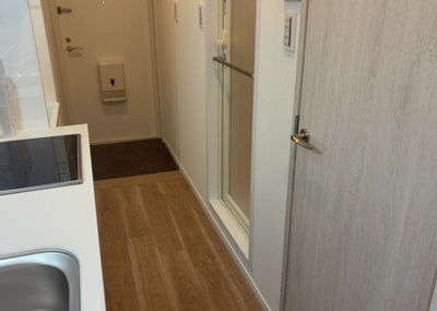 【脱衣所】 | シャローム橋本 | 洗面脱衣所は「体を綺麗に整える場所」という目的と役割を持っています。そして便利で使い勝手のいい「体を綺麗に整える場所」にするためには、配置や動線、照明や収納計画をしっかりと検討しておく必要があります。