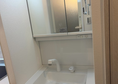 【独立洗面台】 | シャローム橋本 | 洗面化粧台では顔を洗ったり、身だしなみを整えることが本来の使い方ですが、用途によっては洗面化粧台に求められる機能が違ってくるため、ご自身や家族のライフスタイルに合ったものを選ぶことをおすすめ致します。