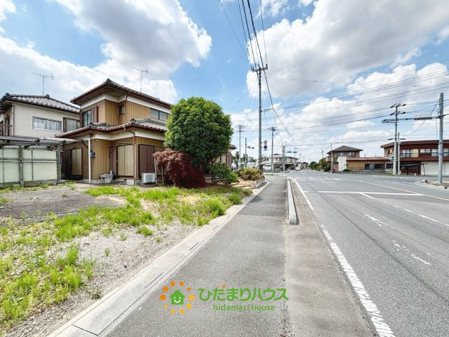 久喜市菖蒲町菖蒲　中古一戸建ての前面道路含む現地写真