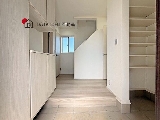 【玄関】 | 鴻巣市小松1丁目　新築戸建　全14棟　3号棟